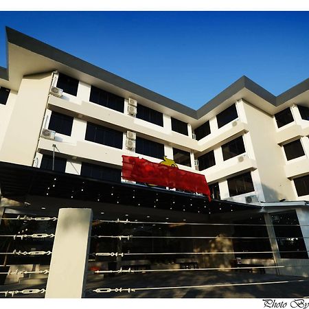 Kenyalang Suites Miri Exterior foto